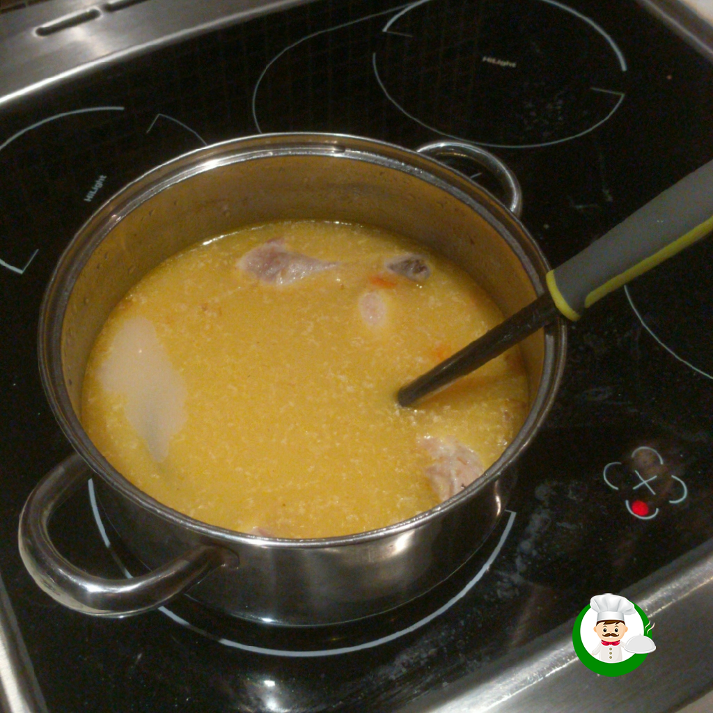 Сырный суп с курицей и грибами