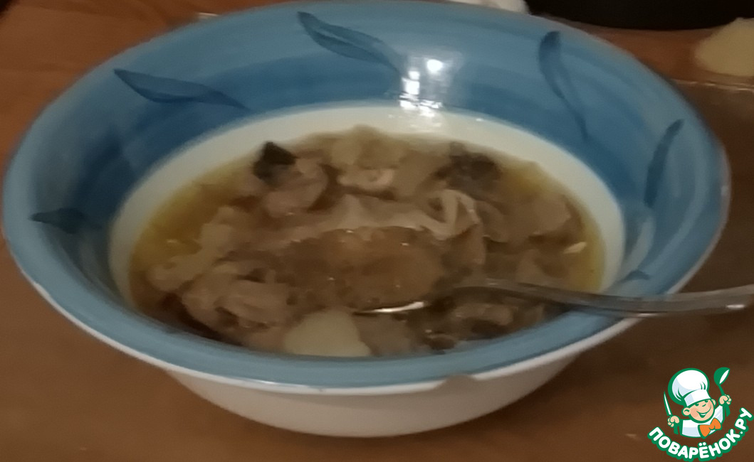 Зимний суп с грибами, картофелем, грюйером