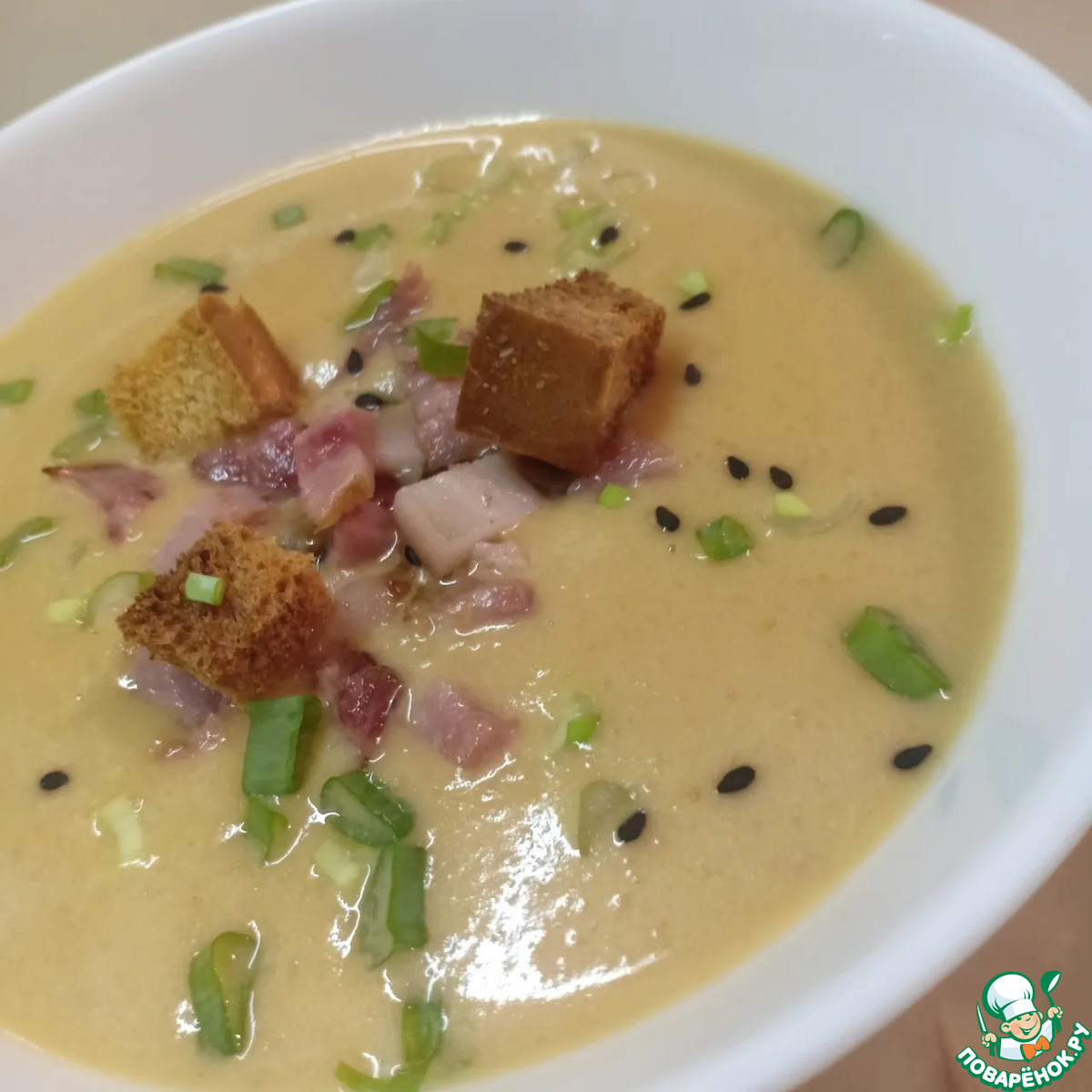 Гороховый крем-суп с копченостями